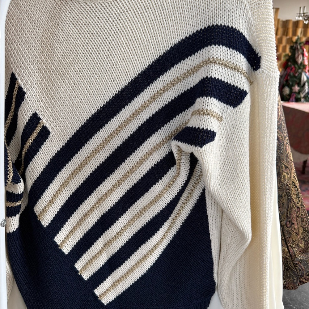 Vintage 80’s Geometric Stylish Cream and navy Women's Sweater